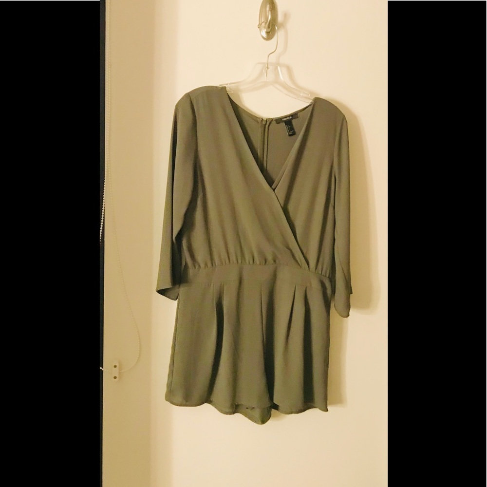 NWOT🤍Army Green Romper🤍